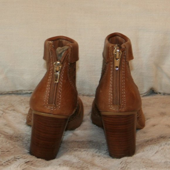 Guess Leather Cut Out Brown Ankle Boot/ Booties Size 6 1/2 - Picture 2 of 4